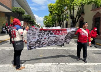 Van contra talacherías en Tehuacán por dejar neumáticos en la vía pública