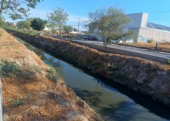 Denuncian aguas negras con olores nauseabundos en el Dren de Valsequillo en Tehuacán