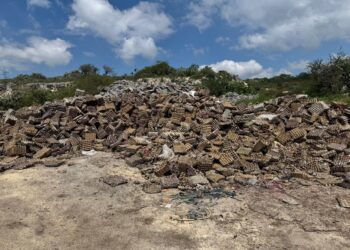 Denuncian aguas negras con olores nauseabundos en el Dren de Valsequillo en Tehuacán