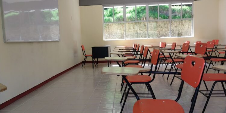 Suspenden clases en Tehuacán y Sierra Negra por fuertes lluvias
